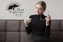 Carica l'immagine nel visualizzatore di Gallery, Grani di caffè Mont Espresso, selezionati al 70% da chicchi arabica provenienti da Brasile, Colombia, Honduras e Guatemala. Tostatura media per un equilibrio tra intensità e rotondità